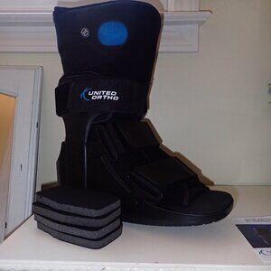 NWOT United Ortho Short Air Cam Walker Fracture Boot, Fits Left/Right
